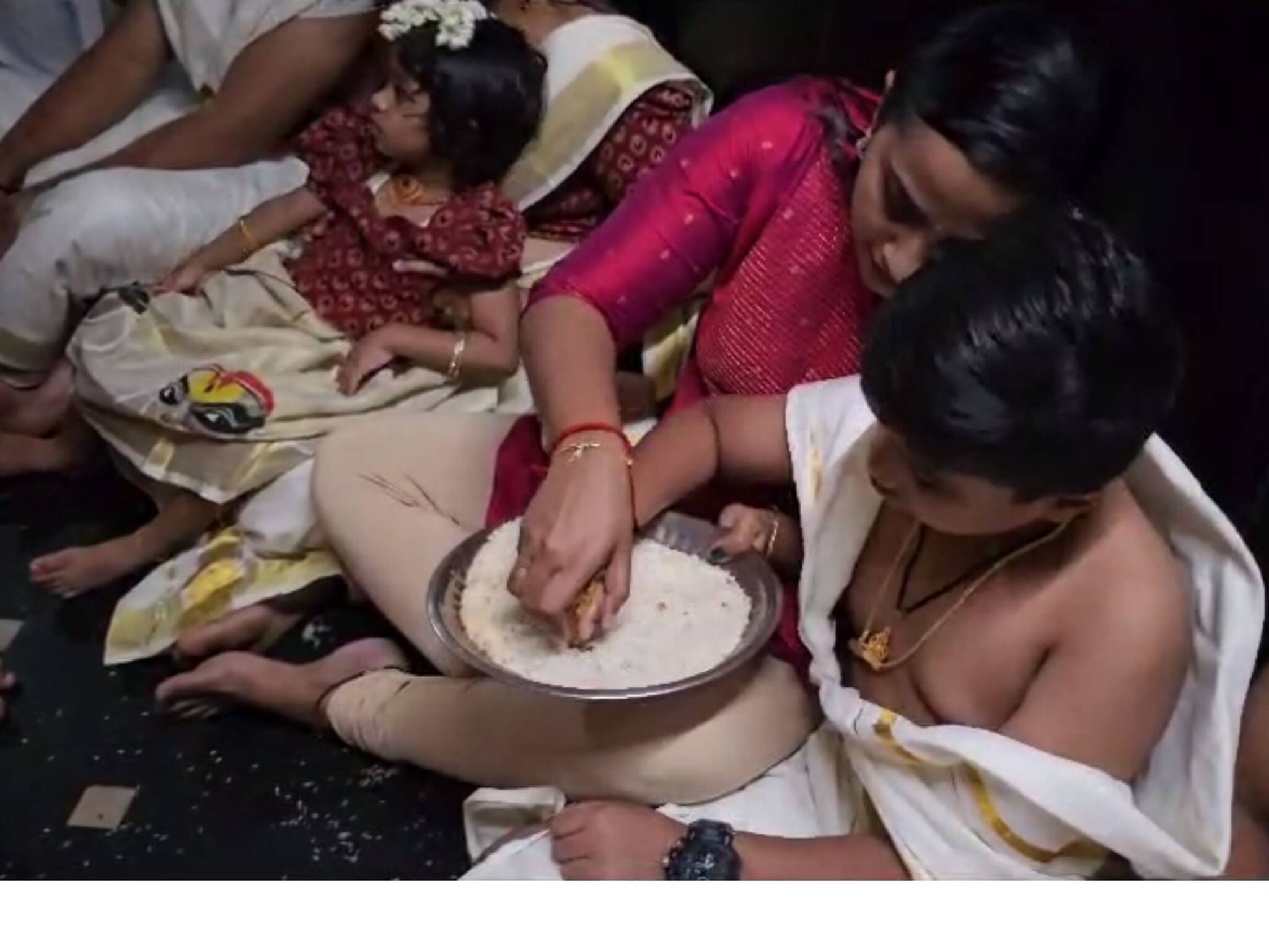 Vijayadashami 2023: വിജയദശമി ദിനത്തിൽ ആദ്യക്ഷരം കുറിക്കാൻ കുരുന്നുകൾ; ക്ഷേത്രങ്ങളിലും എഴുത്തിനിരുത്ത് കേന്ദ്രങ്ങളിലും വൻ തിരക്ക്