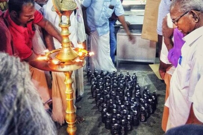  ഫുള്ളിന്‍റെയും ലിറ്ററിന്‍റെയും പൈൻഡിന്‍റെയും കുപ്പികൾ ഉൾപ്പടെയാണ് കാണിക്ക സമർപ്പണം. ഇതിൽ വിസ്ക്കി, ബ്രാൻഡി, റം, വോഡ്ക, ബിയർ എന്നിങ്ങനെ എല്ലാ തരം മദ്യവും ഉൾപ്പെട്ടിട്ടുണ്ട്.