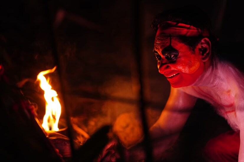  നൂറ്റാണ്ടുകളായി അടിമകളായി കഴിഞ്ഞിരുന്ന ഗോത്രവിഭാഗത്തിന്റെ അതിജീവനത്തിന്റെയും പോരാട്ടത്തിന്റെയും കഥപറയുന്ന ആറോളം പരമ്പരാഗത ഗാനങ്ങളുടെ അകമ്പടിയോടെയാണ് സിനിമ ഒരുക്കിയിരിക്കുന്നതെന്ന് സംവിധായകന്‍ പറയുന്നു.