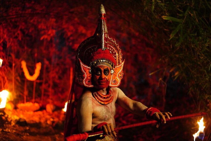  ഈ ചിത്രത്തില്‍ സുധീര്‍ കരമനയ്‌ക്കൊപ്പം വെട്ടുകിളി പ്രകാശ്, സുഭാഷ് രാമനാട്ടുകര, ഗോപിക വിക്രമന്‍, സാധിക വേണുഗോപാല്‍, അരുന്ധതി നായര്‍, രമ്യ ജോസഫ്, ആഷിക് ദിനേശ്, ജിബു ജോര്‍ജ്ജ്, റാം വിജയ്, സച്ചിന്‍, സജിലാൽ തുടങ്ങിയ താരങ്ങളും പ്രധാന കഥാപാത്രങ്ങളായി എത്തുന്നു.