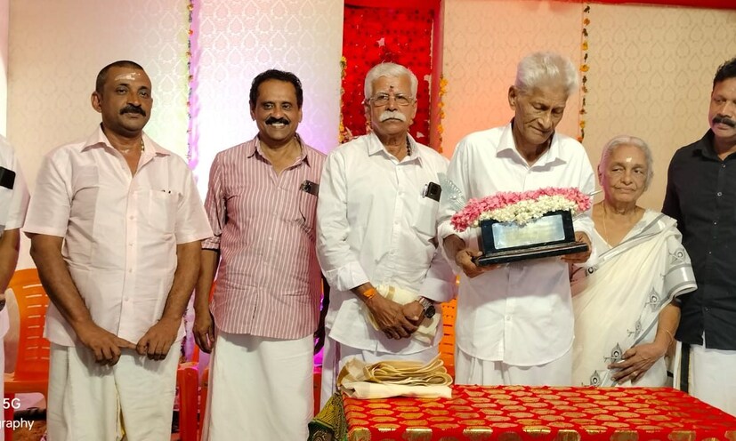  മഹാകാളിപാറ ദേവി ക്ഷേത്ര സന്നിധിയിൽ നടന്ന യോഗത്തിൽ കാഞ്ഞിരപ്പളളി പഞ്ചായത്ത്‌ അംഗം അമ്പിളി ഉണ്ണികൃഷ്ണൻ, ഹിരണിന്റെ അധ്യാപകരായിരുന്ന ബാലചന്ദ്രപണിക്കർ , ഭാനുമതി അമ്മ, കുസുമകുമാരി, മോഹനദാസൻ നായർ, എന്നിവർ ആശംസകൾ നേർന്നു. മഹാകാളിപാറ ദേവസ്വം പ്രസിഡന്റ്‌ രാജു കടക്കയം, ഭാരവാഹികളായ പ്രമോദ് എടാട്ട്, ബാലു തൊട്ടുവായിൽ, സുധീർ തുണ്ടത്തിൽ എന്നിവർ ചടങ്ങിന് നേതൃത്വം നൽകി.