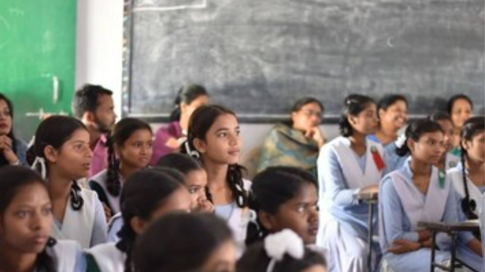 പ്ലസ് വൺ വിദ്യാർത്ഥികളുടെ ശ്രദ്ധയ്ക്ക്; മെറിറ്റ് കം മീൻസ് (ബിപിഎൽ) സ്കോളർഷിപ്പിന് ഉടൻ അപേക്ഷിക്കാം