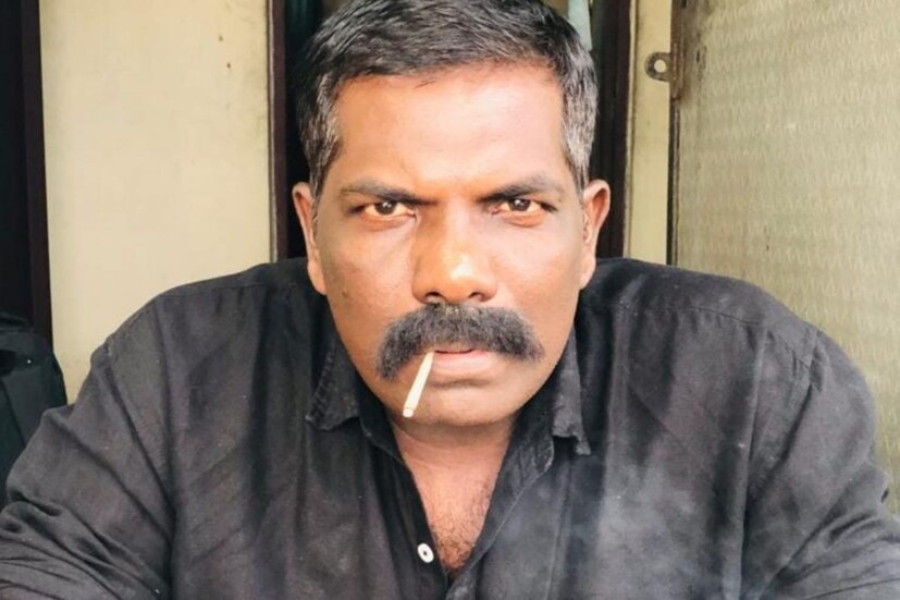  കിങ് ഓഫ് കൊത്തയെ കുറിച്ച് നല്ല വാക്കുകൾ പറഞ്ഞതിനെ കുറിച്ച് പ്രമോദിന്റെ വാക്കുകള്‍ ഇങ്ങനെ- ''അമ്പലപ്പറമ്പുകളിൽ അഞ്ചോ പത്തോ ബോക്സ് വച്ച് നാടകം കളിച്ചുകൊണ്ട് നടന്നവനെ ഇത്രയും വലിയ സ്ഥലത്തേക്ക് ഇറക്കുമ്പോൾ കിളിപോകും. ഞാൻ കണ്ട കാര്യങ്ങളാണ് പറഞ്ഞത്. എനിക്ക് ഇന്നും ബാഹുബലി തന്നെയാണ് കിങ് ഓഫ് കൊത്ത. എനിക്കൊരു നേരത്തെ ഭക്ഷണവും വേതനവും തന്നെയാണ്. ആ സിനിമയെക്കുറിച്ച് അഭിമുഖത്തിൽ പറയുമ്പോൾ മോശമാണെന്ന് പറയാൻ പറ്റുമോ, ചാകുന്നതുവരെ ഞാൻ പറയും അത് ഗംഭീര സിനിമയാണെന്ന്. എനിക്ക് ആ സിനിമ പൊന്നാണ്. കരിയറിൽ എടുത്തുകാണിക്കാൻ പറ്റിയ സിനിമ. എനിക്ക് അല്ലാ സൗകര്യങ്ങളും തന്ന സിനിമയെക്കുറിച്ച് ഒരിക്കലും കുറ്റം പറയില്ല''.