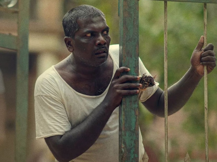  കിങ് ഓഫ് കൊത്തയുടെ സെറ്റിലെ അനുഭവങ്ങളെ കുറിച്ചും പ്രമോദ് മനസ് തുറന്നു. ''സെറ്റിൽ വന്നിറങ്ങിയപ്പോൾ അദ്ഭുതലോകത്ത് ചെന്നതുപോലെയാണ് അനുഭവപ്പെട്ടത്. അപ്പോഴെ മനസ്സിലായി ഈ സിനിമ ബംപർ ഹിറ്റാണെന്ന്. തുടർന്ന് ഒരഭിമുഖത്തിൽ ഞാൻ പറഞ്ഞു, നായകന് നൂറ് കയ്യടി കിട്ടിയാൽ പത്ത് കയ്യടി ഞാൻ എടുക്കുമെന്ന്. അത് നായകന്റെ ഇൻട്രൊ സീൻ ആണ്, എന്നെ കൊല്ലുന്നതാണ് ആ രംഗത്തിൽ ഉള്ളത്. അന്നത് എനിക്ക് തുറന്നു പറയാൻ പറ്റുമോ?''