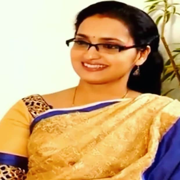  മടങ്ങി വരവിനെ കുറിച്ച് ആലോചിക്കുമ്പോഴാണ് സംവിധായകൻ ടിനു പാപ്പച്ചൻ സിനിമക്കായി സമീപിക്കുന്നത്. വിവാഹ ശേഷം ജീവിതം ആകെ മാറി. ഭാര്യ, അമ്മ, വീട്ടിലെ ഉത്തരവാദിത്വങ്ങൾ എന്നിങ്ങനെ തിരക്കായി പോയി. ജീവിതത്തിലെ പല റോളുകൾക്കിടയിൽ സിനിമയി ശ്രദ്ധകന്ദ്രീകരിക്കാൻ സമയമുണ്ടായില്ല. കുടുംബ ജീവിതം നന്നായി ആസ്വദിച്ചു. അതുകൊണ്ട് നിരാശയില്ല. ഇനി സിനിമയിൽ സജീവമായി തന്നെയുണ്ടാകും- സംഗീത കൂട്ടിച്ചേർത്തു. (Image: Sangeetha Madhavan Nair/ instagram)