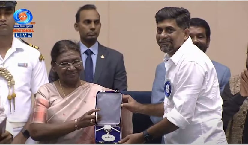  മലയാള സിനിമ നായാട്ടിന്‍റെ തിരക്കഥയൊരുക്കിയ ഷാഹി കബീറാണ് മികച്ച തിരക്കഥാകൃത്ത്.