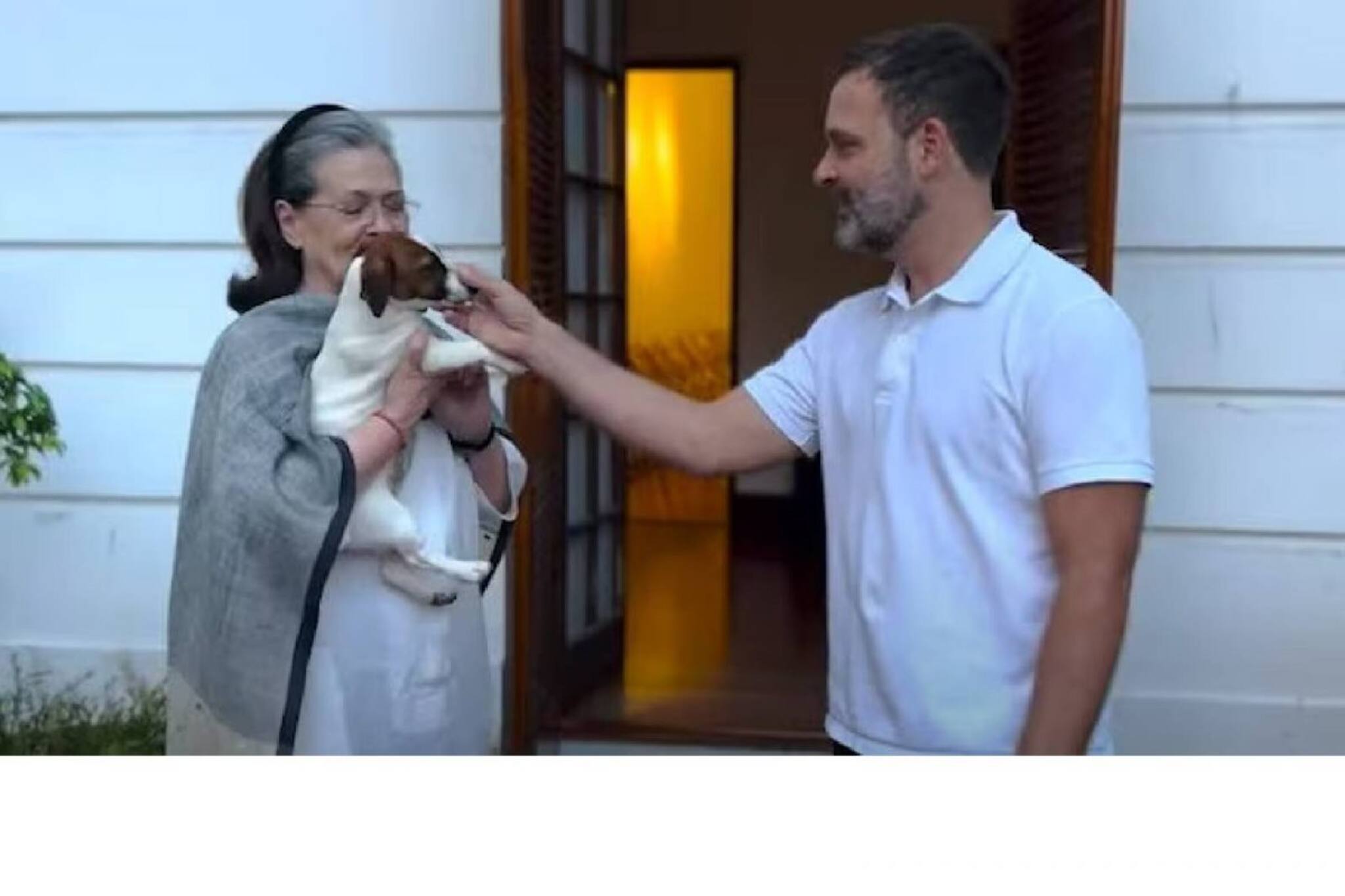 മുസ്ലീംങ്ങളെ അപമാനിക്കുന്നുവെന്ന് ആരോപണം; സോണിയക്ക് രാഹുല്‍ നല്‍കിയ സ്നേഹസമ്മാനം വിവാദത്തില്‍