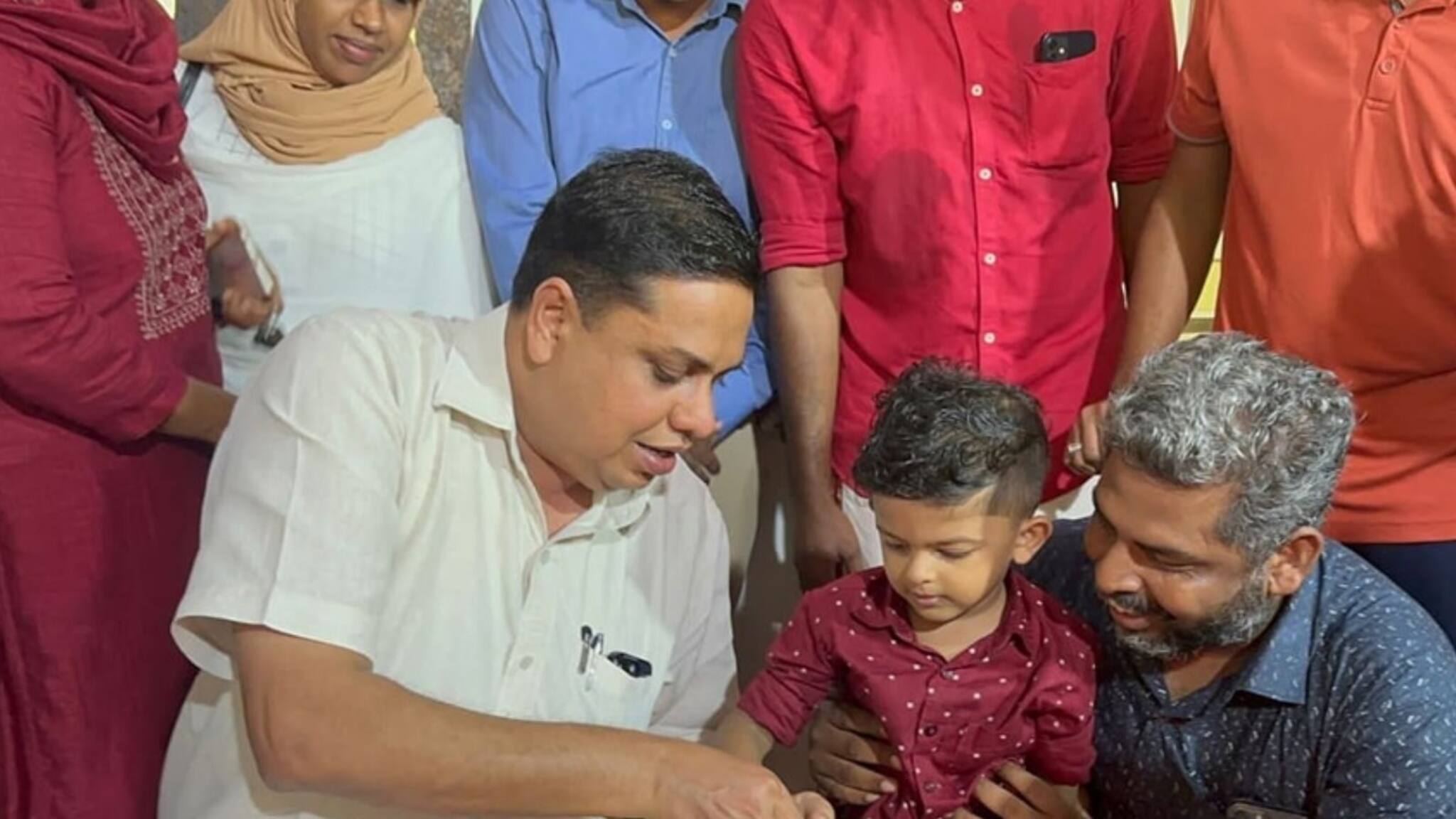 'ഹരിശ്രീ ഗണപതയെ നമഃ'; കണ്ണൂരിൽ കുരുന്നുകൾക്ക് ആദ്യാക്ഷരം പകർന്ന് നൽകി സ്പീക്കർ എ.എൻ.ഷംസീർ