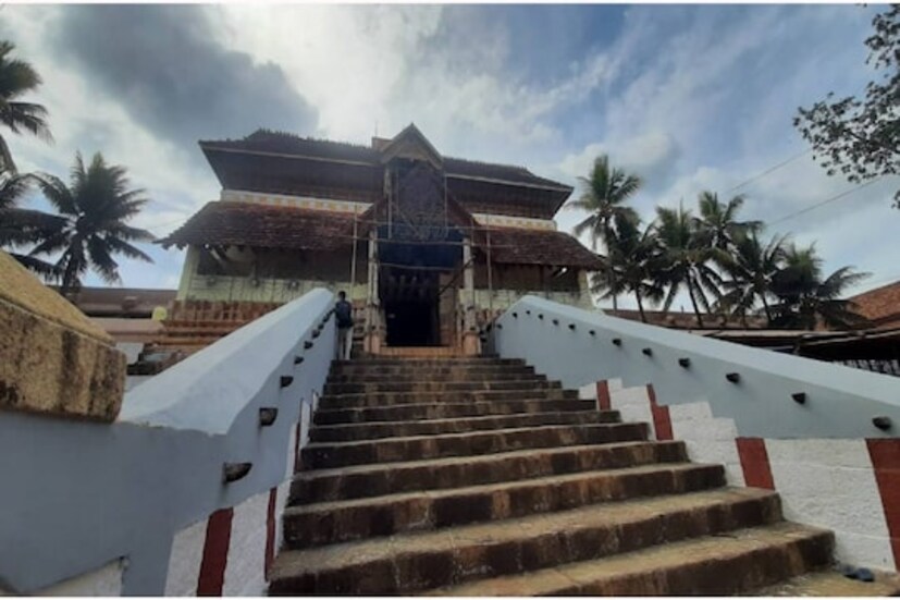  കന്യാകുമാരി: പ്രസിദ്ധമായ തിരുവട്ടാർ ആദികേശവ പെരുമാൾ ക്ഷേത്രത്തിൽ അല്പശി ഉത്സവത്തിന് കൊടിയേറി. പൈങ്കുനി, അല്പശി മാസങ്ങളിലാണ് പത്ത് ദിവസം നീണ്ടു നില്‍കുന്ന ഉത്സവം നടക്കുന്നത്.