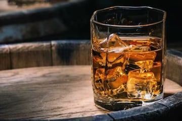 രാജ്യത്ത് ഏറ്റവും അധിക വിൽക്കപ്പെടുന്ന 12 വിസ്കി ബ്രാൻഡുകൾ; ഒന്നാമൻ ആരെന്ന് അറിയാമോ? രാജ്യത്ത് ഏറ്റവും അധിക വിൽക്കപ്പെടുന്ന 12 വിസ്കി ബ്രാൻഡുകൾ; ഒന്നാമൻ ആരെന്ന് അറിയാമോ?