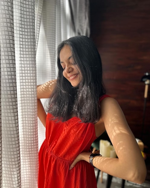 തന്റെ പോസ്റ്റുകളിലോ തന്നെയും കുടുംബത്തെയും കുറിച്ചുള്ള വാർത്തകളിലോ വരുന്ന കമന്റുകളെ ആരോഗ്യകരമായി കാണുന്നയാളാണ് അഹാന. വിഷയം എന്തായാലും, അതിൽ ഏറ്റവും മോശമായ വാക്കുകൾ എഴുതിച്ചേർക്കുക ചിലർക്ക് വിനോദമാണ്