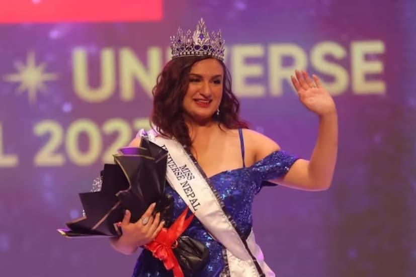  നിക്കരാഗ്വന്‍ സുന്ദരി ഷെനീസ് പ്ലാസിയോസ് ആണ് 72-ാമത് മിസ് യൂണിവേഴ്സ് കിരീടം സ്വന്തമാക്കിയത്. 90 രാജ്യങ്ങളില്‍ നിന്നുള്ള മത്സരാര്‍ത്ഥികള്‍ മാറ്റുരച്ച വിശ്വസുന്ദരി പട്ടത്തിനായുള്ള പോരാട്ടത്തിനൊടുവിലാണ് ഷെനീസ് പ്ലാസിയോസ് കിരീടം നേടിയത്. നിക്കരാഗ്വയിൽ നിന്ന് ആദ്യമായി വിശ്വസുന്ദരി പട്ടം നേടുന്നയാളാണ് ഷെനീസ്. തായ്‌ലൻഡിന്റെ അന്റോണിയ പോർസ്‌ലിഡ് രണ്ടാം സ്ഥാനവും ഓസ്ട്രേലിയയുടെ മൊറയ വിൽസൺ മൂന്നാം സ്ഥാനവും നേടി. ഇന്ത്യയുടെ ശ്വേതാ ശർദ അവസാന 20ൽ എത്തിയെങ്കിലും മുന്നോട്ട് പോകാനാകാതെ പുറത്തായി. പാക്കിസ്ഥാനിൽ നിന്നുള്ള എറിക്ക റോബിനും ആദ്യമായി അവസാന 20ൽ ഇടംനേടി. എൽസാൽവദോറിലെ സാൻ സാൽവഡോറിൽ നടന്ന ഗംഭീര ചടങ്ങിൽ കഴിഞ്ഞ വർഷത്തെ വിശ്വസുന്ദരിയായ യുഎസിന്റെ ആർബോണി ഗബ്രിയേൽ പുതിയ വിശ്വസുന്ദരിയെ കിരീടമണിയിച്ചു.