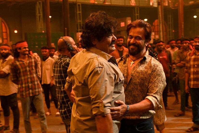  മൻസൂർ അലി ഖാൻ എന്നെക്കുറിച്ച് നീചവും വെറുപ്പുളവാക്കുന്നതുമായ രീതിയിൽ സംസാരിച്ച ഒരു വീഡിയോ കണ്ടതായും, അതിനെ ശക്തമായി അപലപിക്കുന്നതായും തൃഷ പറഞ്ഞു. ഇത്തരത്തിൽ ലൈംഗകതയും അനാദരവും സ്ത്രീവിരുദ്ധതയും പ്രകടിപ്പിക്കാൻ മോശം സ്വഭാവമുള്ളവർക്കേ കഴിയൂവെന്നും തൃഷ ട്വിറ്ററിൽ കുറിച്ചു.