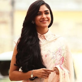 ഒരുമിച്ച്‌ ദീപാവലി ആഘോഷിച്ച്‌ മൃണാളും വിജയ് ദേവരകൊണ്ടയും; പ്രണയത്തിലാണോയെന്ന് ആരാധകര്‍