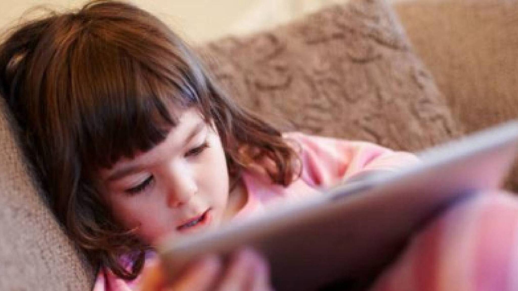 ഫുൾടൈം ഫോണിലാണോ? സ്‌ക്രീന്‍ ടൈം കുട്ടികളുടെ തലച്ചോറിനെ ബാധിക്കും