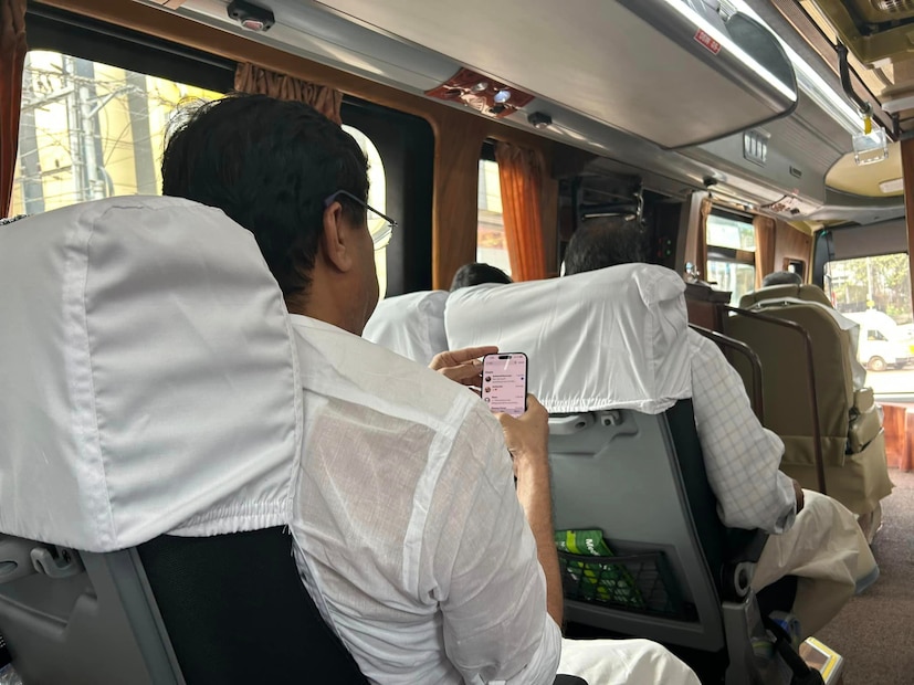  എന്നാൽ പരിപാടി രാഷ്ട്രീയ ലക്ഷ്യത്തോടെയുള്ളതാണെന്നും സാമ്പത്തിക പ്രതിസന്ധി കാലത്തുള്ള ധൂർത്താണെന്നും ആരോപിച്ച് യുഡിഎഫ് നവകേരള സദസ് ബഹിഷ്കരിക്കും.