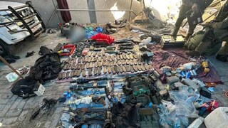 അല്‍-ഷിഫ ആശുപത്രിയില്‍ നിന്നും കണ്ടെടുത്ത ആയുധശേഖരം