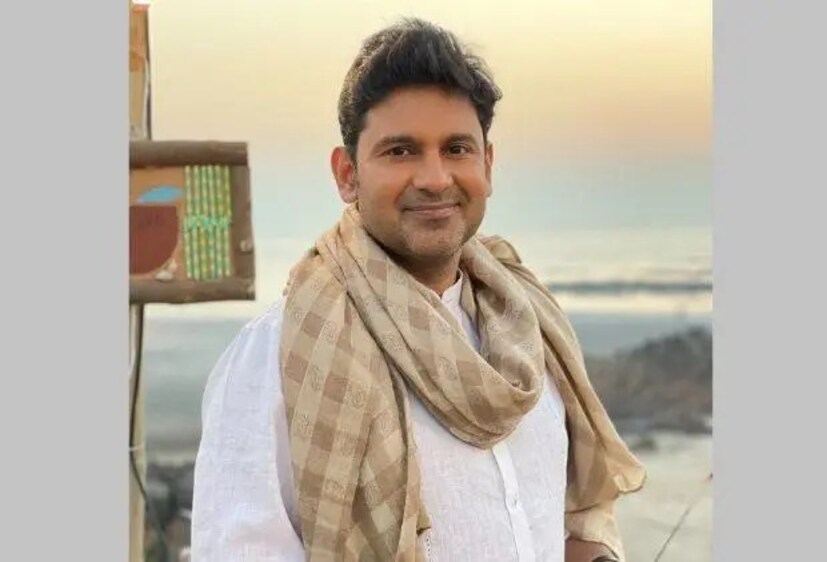  സിനിമയുടെ റിലീസിന്  ആളുകള്‍ വളരെ ദേഷ്യത്തോടെ നില്‍ക്കുമ്പോള്‍ ഞാന്‍ വിശദീകരണം നല്‍കാന്‍ ശ്രമിക്കരുതായിരുന്നു. അവരുടെ വികാരത്തെ മാനിക്കണമായിരുന്നു.ഇന്നെനിക്ക് സംഭവിച്ച തെറ്റ് മനസ്സിലാകുന്നു- മനോജ് ശുക്ല കൂട്ടിച്ചേര്‍ത്തു.