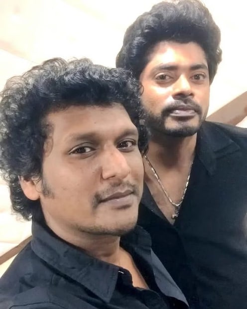  ലിയോ സംവിധായകന്‍ ലോകേഷ് കനകരാജ് പങ്കുവെച്ച റോസിയുടെ ഫസ്റ്റ് ലുക്ക് പോസ്റ്റിലെ സാന്‍ഡി മാസ്റ്ററുടെ ലുക്ക് അതിശയിപ്പിക്കുന്നതാണ്. 