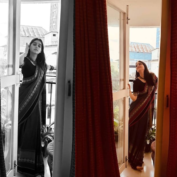  സോഷ്യൽ മീഡിയയിൽ വളരെ സജീവമാണ് അനശ്വര. താരത്തിന്റെ ഓരോ പോസ്റ്റും ആരാധകർ ഇരു കൈയ്യും നീട്ടിയാണ് സ്വീകരിക്കാറുള്ളത്. അവസാനമായി സാരിയിൽ അതീവസുന്ദരിയായ ചിത്രങ്ങളാണ് താരം പങ്കിട്ടത്.
