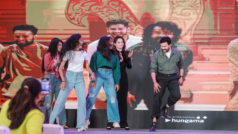  ദിലീപിനും തമന്നക്കും സംവിധായകൻ അരുൺ ഗോപിക്കുമൊപ്പം ചിത്രത്തിൻ്റെ അണിയറ പ്രവർത്തകരും അവിടെ സന്നിഹിതരായിരുന്നു. അരുൺ ഗോപി സംവിധാനം നിർവഹിക്കുന്ന 'ബാന്ദ്ര' ഈ വെള്ളിയാഴ്ച്ച തീയറ്ററുകളിൽ എത്തുകയാണ്.