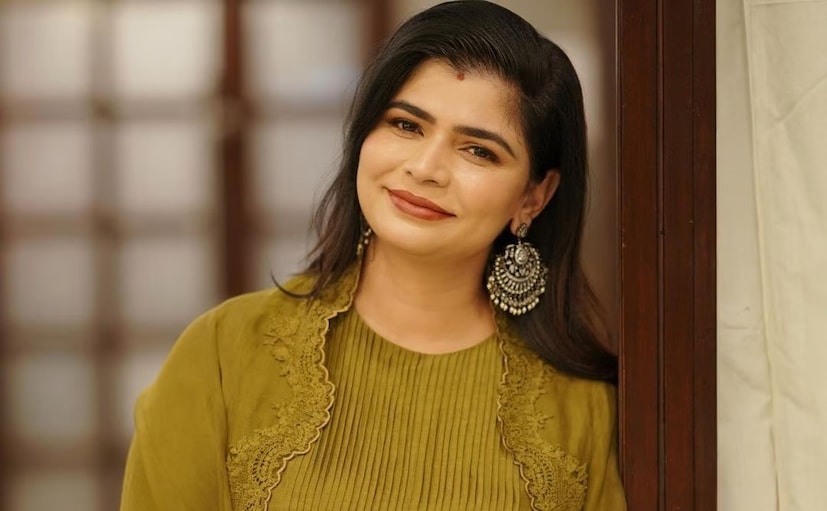  പണവും അധികാരവും സ്വാധീനവുമുള്ളവർക്കൊപ്പം നിന്ന് ഇതെല്ലാം ശരിയാണെന്ന മട്ടിൽ ഒരിക്കലും അപലപിക്കപ്പെടാതെ അവർ ചിരിച്ചുകൊണ്ടേയിരിക്കും.