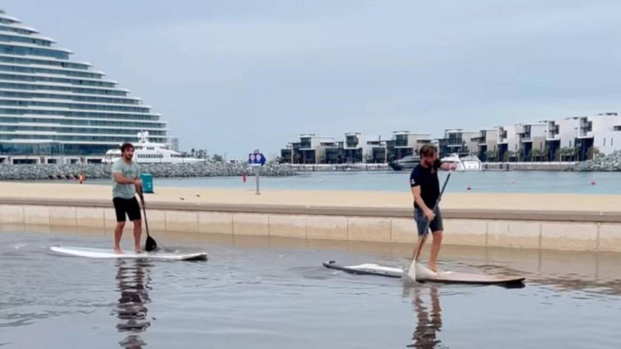ദുബായിലെ കനത്ത മഴയും ഇടിമിന്നലും; ദൃശ്യങ്ങളും ചിത്രങ്ങളും വൈറൽ