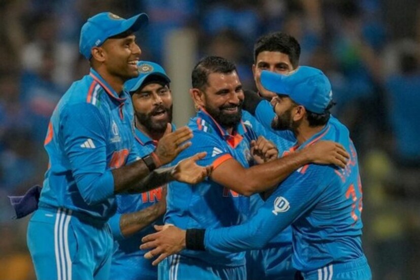  ശ്രീലങ്കയ്‌ക്കെതിരായ ഇന്ത്യയുടെ റെക്കോഡ് വിജയത്തിന് പിന്നില്‍ ഷമിയുടെ മാരക ബൗളിങ്ങിന്റെ സാന്നിധ്യമുണ്ട്. മത്സരത്തില്‍ 5 വിക്കറ്റ് വീഴ്ത്തി ശ്രീലങ്കന്‍ ബാറ്റര്‍മാരെ വട്ടം കറക്കിയ ഷമി പുതിയൊരു റെക്കോഡും സ്വന്തമാക്കി. (AP Image)