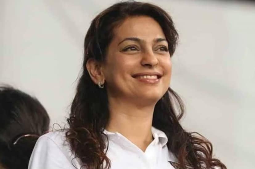  1988 ൽ പുറത്തിറങ്ങിയ ‘ഖയാമത്ത് സെ ഖയാമത്ത് തക്ക്’ എന്ന സിനിമ കണ്ടതിന് ശേഷമാണ് ജൂഹി ചൗളയെ വിവാഹം കഴിക്കണമെന്ന ആഗ്രഹം വന്നതെന്നും മാധവൻ അഭിമുഖത്തിൽ പറഞ്ഞു.