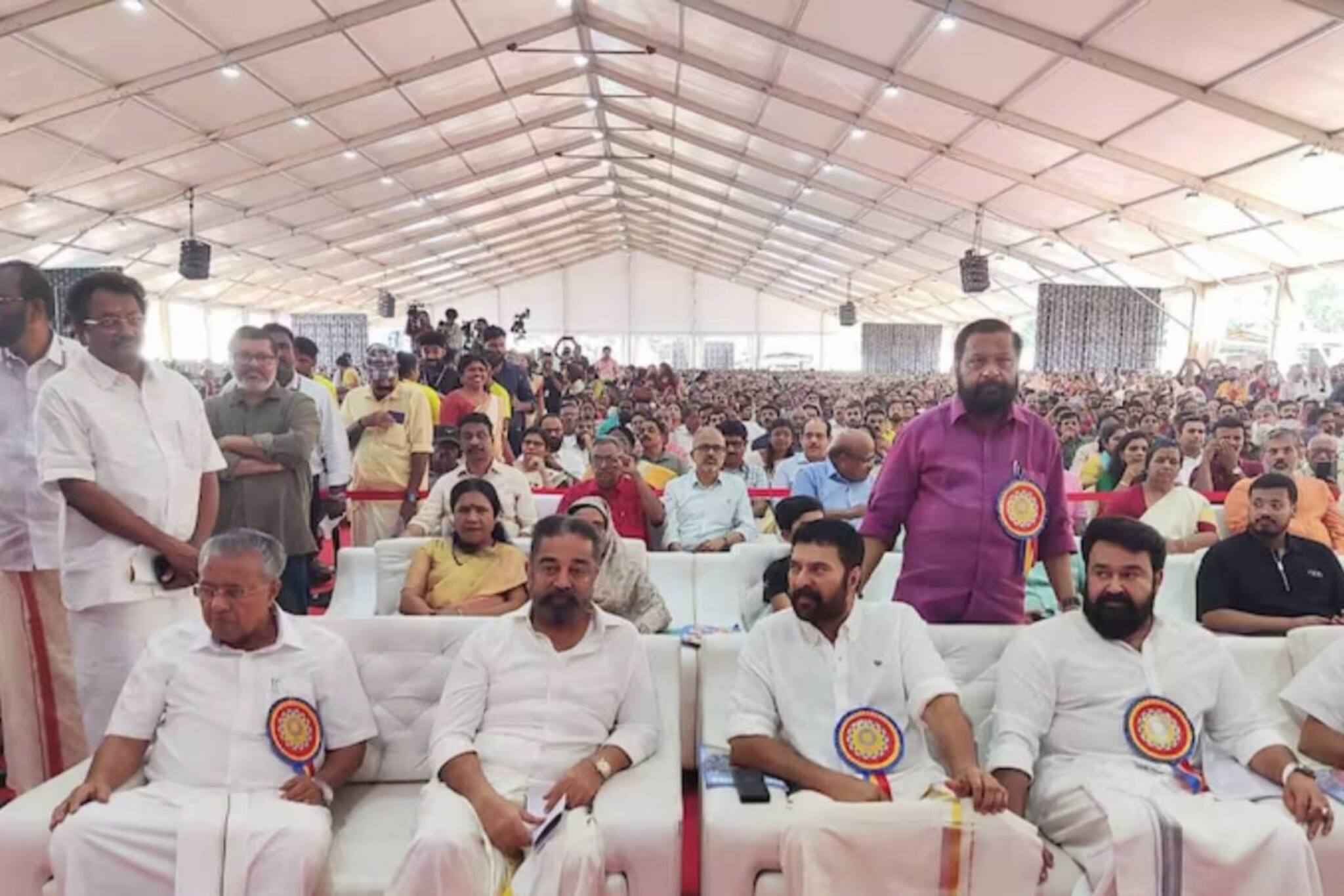 മോഹൻലാൽ, മമ്മൂട്ടി, കമൽഹാസൻ ഒറ്റ ഫ്രെയിമിൽ; താരരാജാക്കൻമാരുടെ അപൂർവ ചിത്രം