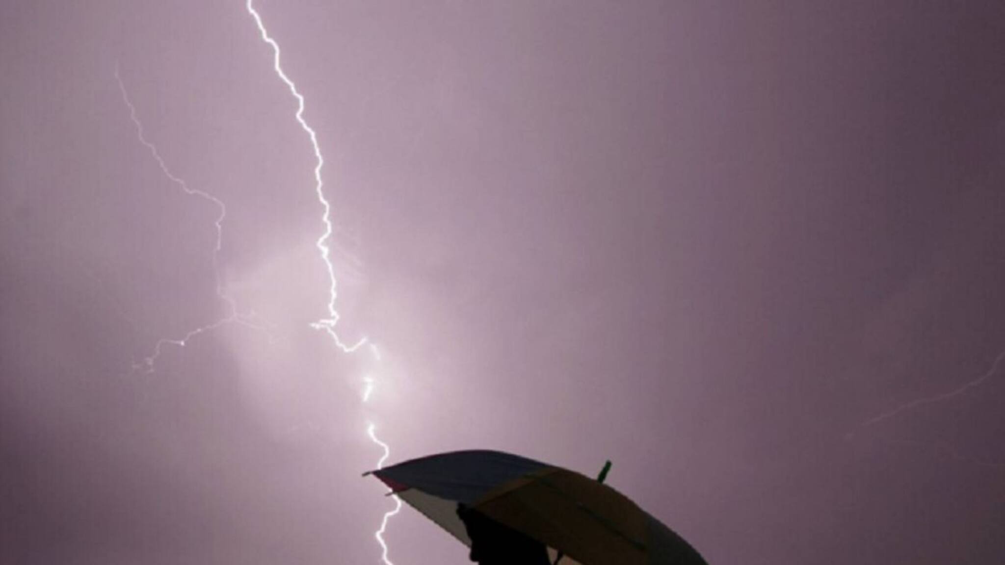 കാലം തെറ്റിപ്പെയ്യുന്ന മഴയും മിന്നലും; ​ഗുജറാത്തിൽ സംഭവിക്കുന്നതെന്ത്? കാലാവസ്ഥാ മാറ്റത്തിന് കാരണമെന്ത്?