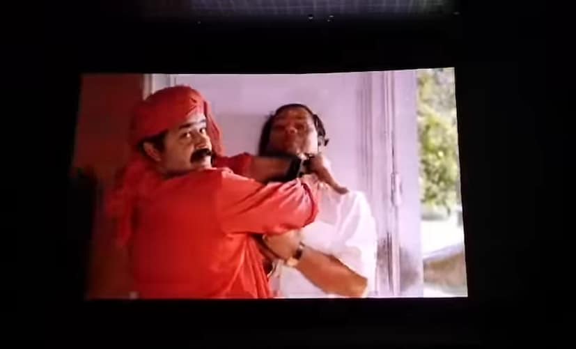  ശോഭന നാഗവല്ലിയായി ഗംഭീര പ്രകടനം കാഴ്ച വെച്ച സിനിമ ഇന്നും ടിവിയില്‍ വരുമ്പോള്‍ പതിവായി കാണുന്നവരുണ്ട്.