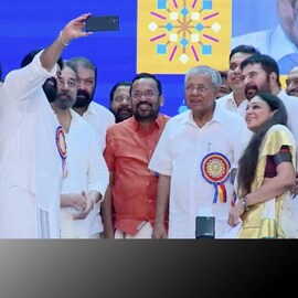 'വരൂ, നമുക്കൊരു സെൽഫിയെടുക്കാം'; മോഹൻലാലിന്‍റെ കേരളീയം സെൽഫി വൈറൽ