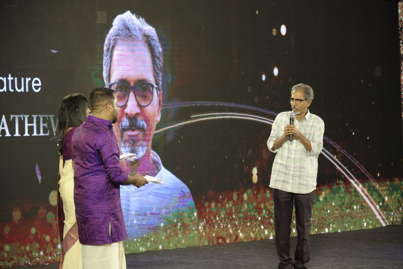  കുട്ടിസ്രാങ്കിലൂടെയും ഈ മ യൗവിലൂടെയും മലയാളി സിനിമ പ്രേക്ഷകർക്ക് പരിചിതനായ  എഴുത്തുകാരൻ പി എഫ് മാത്യുസ് സാഹിത്യത്തിനുള്ള പുരസ്കാരം നേടി.