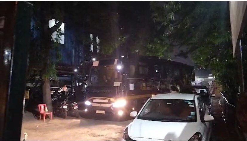  ബെംഗളൂരുവിലെ എസ്.എം കണ്ണപ്പ ഓട്ടോമൊബൈല്‍സ് പ്രൈവറ്റ് ലിമിറ്റഡ് (പ്രകാശ്) ആണ് അത്യാധുനിക സൗകര്യങ്ങളുള്ള ബസിന്‍റെ ബോഡി നിര്‍മ്മിച്ചത്.