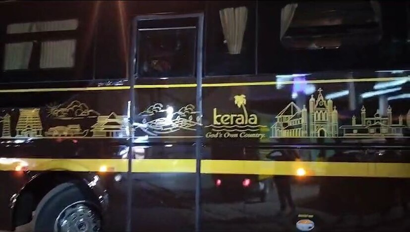  ബസിന്‍റെ രജിസ്ട്രേഷന്‍ നമ്പര്‍ അടക്കം മറച്ചുകൊണ്ടാണ് നവകേരള സദസ് ബസിന്‍റെ സംസ്ഥാനത്തേക്കുള്ള യാത്ര.ബസിനായി 1.05 കോടി രൂപയാണ് ധനവകുപ്പ് പബ്ലിക് റിലേഷൻസ് വകുപ്പിന് അനുവദിച്ചിരുന്നു.