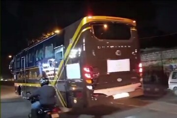 കെഎൽ 15 എ 2689; കറങ്ങുന്ന കസേരയും ലിഫ്റ്റുമുള്ള നവകേരള ബസ്