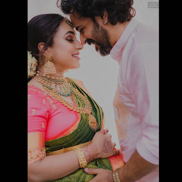  മലയാളികളുടെ പ്രിയ താരദമ്പതികളാണ് ശ്രീനിഷും പേർളി മാണിയും. ചാനൽ റിയാലിറ്റി ഷോയിലൂടെ മൊട്ടിട്ട പ്രണയം ഇരുവരെയുമെന്ന പോലെ പ്രേക്ഷകരെയും സന്തോഷിപ്പിച്ചിരുന്നു.