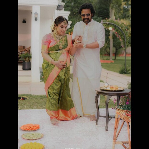   ഇതിനു പിന്നാലെ ഇരുവരുടെയും ജീവിതത്തിലെ ആഘോഷം മലയാളികൾ ഇരു കൈയും നീട്ടിയാണ് സ്വീകരിച്ചത്. ഇപ്പോഴിതാ പുതിയ ഒരു കുഞ്ഞ് അതിഥി കൂടി കുടുംബത്തിലേക്ക് വരുന്നതിന്റെ ത്രില്ലിലാണ് പേളി മാണിയും കുടുംബവും.