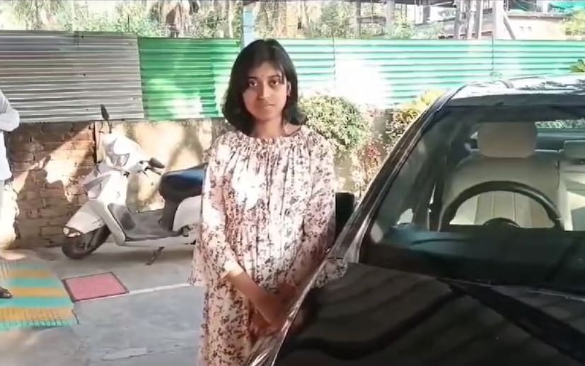  ദിഷയ്ക്ക് ഒന്നാം സമ്മാനം ലഭിച്ചതറിഞ്ഞ് മാതാപിതാക്കളും ആവേശത്തിലാണ്. ഫെയ്‌സ്ബുക്ക് ലൈവിലൂടെയാണ് നറുക്കെടുപ്പ് നടത്തിയത്. ലൈവായി നറുക്കെടുപ്പ് കണ്ട ദിഷ സമ്മാനമടിച്ചത് അറിഞ്ഞ് സന്തോഷം കൊണ്ട് തുള്ളിച്ചാടി.
