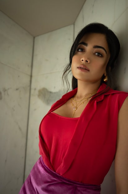  നടി രശ്മിക മന്ദാനയുടെ പേരിൽ പ്രചരിക്കുന്ന വ്യാജ വീഡിയോയ്ക്കെതിരെ നിയമനടപടി ആവശ്യപ്പെട്ട് ബോളിവുഡ് താരം അമിതാഭ് ബച്ചൻ. ഞായറാഴ്ച്ചയാണ് രശ്മികയുടെ മുഖമുള്ള ഡീപ്പ് ഫെയ്ക്ക് വീഡിയോ ഓൺലൈനിൽ പ്രചരിച്ചത്.