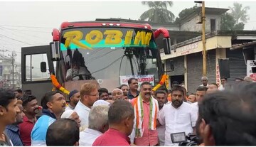 എംവിഡി പിഴയിട്ടു; നാട്ടുകാര് റോബിന് ബസിനെ 'ഹീറോ' ആക്കി വരവേൽപ് നൽകി എംവിഡി പിഴയിട്ടു; നാട്ടുകാര് റോബിന് ബസിനെ 'ഹീറോ' ആക്കി വരവേൽപ് നൽകി