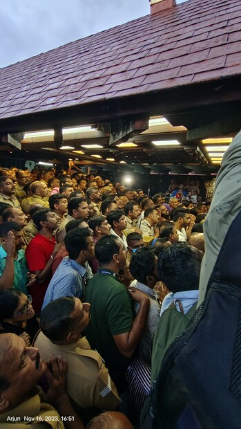  തീർഥാടകർക്ക് ആവശ്യമായ സംവിധാനങ്ങൾ ഒരുക്കിയിട്ടുണ്ടെന്ന് ജില്ലാ ഭരണകൂടം അറിയിച്ചു. സുരക്ഷയ്ക്കായി പൊലീസ് സന്നിധാനത്തും പമ്പയിലും സജ്ജമാണ്.
