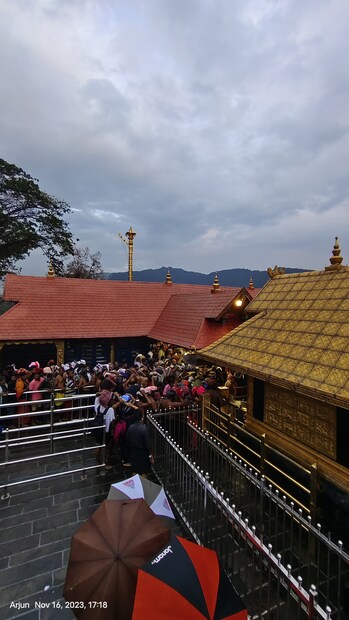  നിയുക്ത ശബരിമല മേൽശാന്തി പി എൻ മഹേഷ് നമ്പൂതിരി, നിയുക്ത മാളികപ്പുറം മേൽശാന്തി പി ജി മുരളി നമ്പൂതിരി എന്നിവരാകും വൃശ്ചികം ഒന്നിന് ക്ഷേത്ര നടതുറക്കുക.