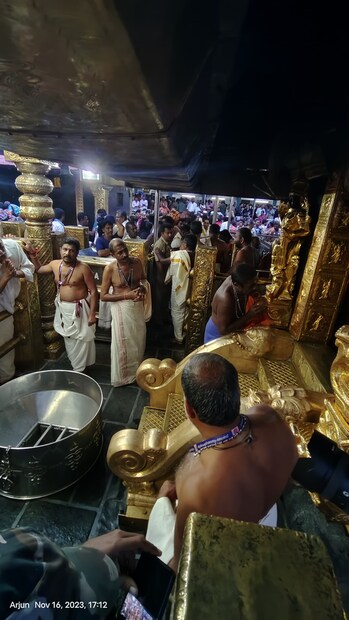  മണ്ഡല-മകരവിളക്ക് മഹോത്സവത്തിനായി ശബരിമല ധര്‍മ ശാസ്താ ക്ഷേത്ര നടതുറന്നു. ശരണമന്ത്രമുഖരിതമായ അന്തരീക്ഷത്തില്‍ തന്ത്രി കണ്ഠര് മഹേഷ് മോഹനരുടെ സാന്നിദ്ധ്യത്തിൽ മേൽശാന്തി കെ ജയരാമൻ നമ്പൂതിരി ശ്രീകോവില്‍ തുറന്ന് ദീപം തെളിയിച്ചു.