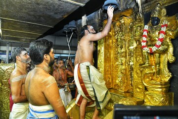 വൃശ്ചിക പുലരിയിൽ ശബരിമല നട തുറന്നു; ആദ്യദിനം തീർത്ഥാടനത്തിനായി ബുക്ക് ചെയ്തത് അരലക്ഷത്തിലധികം തീർത്ഥാടകർ വൃശ്ചിക പുലരിയിൽ ശബരിമല നട തുറന്നു; ആദ്യദിനം തീർത്ഥാടനത്തിനായി ബുക്ക് ചെയ്തത് അരലക്ഷത്തിലധികം തീർത്ഥാടകർ
