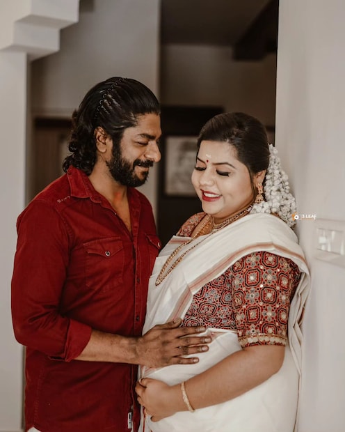 Sneha Sreekumar, Sneha Sreekumar husband name, Sneha Sreekumar child, Sneha Sreekumar tv shows, Sneha Sreekumar son name, Sneha Sreekumar Instagram, Sneha Sreekumar daughter, സ്നേഹ ശ്രീകുമാർ, ശ്രീകുമാർ, ഇൻസ്റ്റാഗ്രാം, ഗർഭകാലം