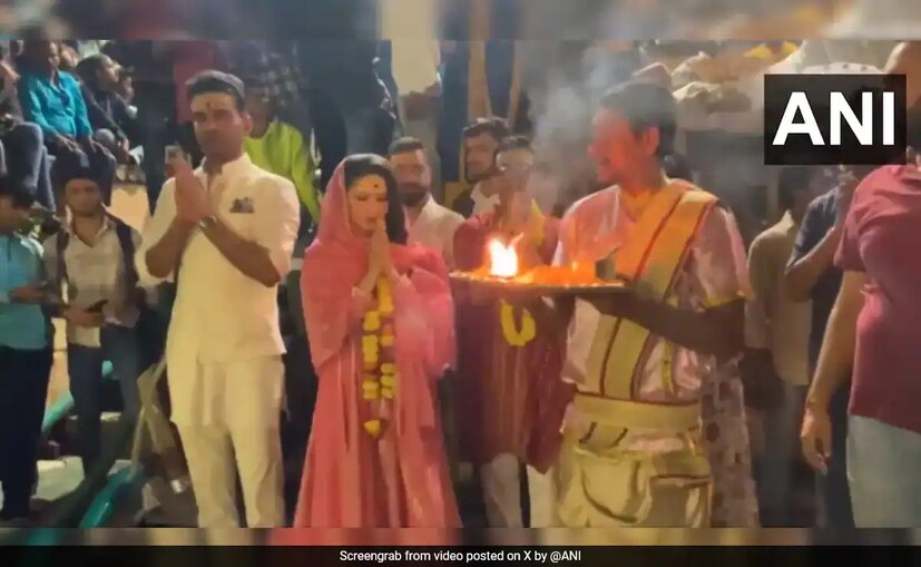  ബുധനാഴ്ച പുറത്തിറങ്ങിയ തേർഡ് പാർട്ടി എന്ന പുതിയ മ്യൂസിക് വീഡിയോയിൽ അഭിഷേകും സണ്ണി ലിയോണും ഒന്നിച്ച് അഭിനയിച്ചിരുന്നു.പിങ്ക് നിറത്തിലുള്ള സല്‍വാര്‍ അണിഞ്ഞ് ഗംഗാ ആരതിയില്‍ പങ്കെടുക്കുന്ന സണ്ണിയുടെ ദൃശ്യങ്ങള്‍ വൈറലായി