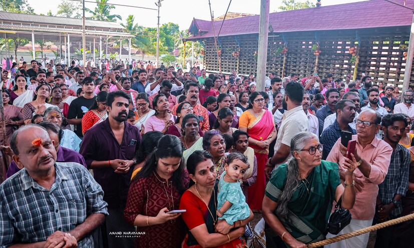  ഉത്സവത്തിന്റെ 5, 6, 8, 11 തീയതികളിലാണ് ഉത്സവബലി ദർശനം, 7–ാം ഉത്സവ ദിനമായ നവംബർ 30ന് ഋഷഭവാഹന എഴുന്നളളിപ്പ്. (ചിത്രങ്ങള്‍: ആനന്ദ് നാരായണന്‍)