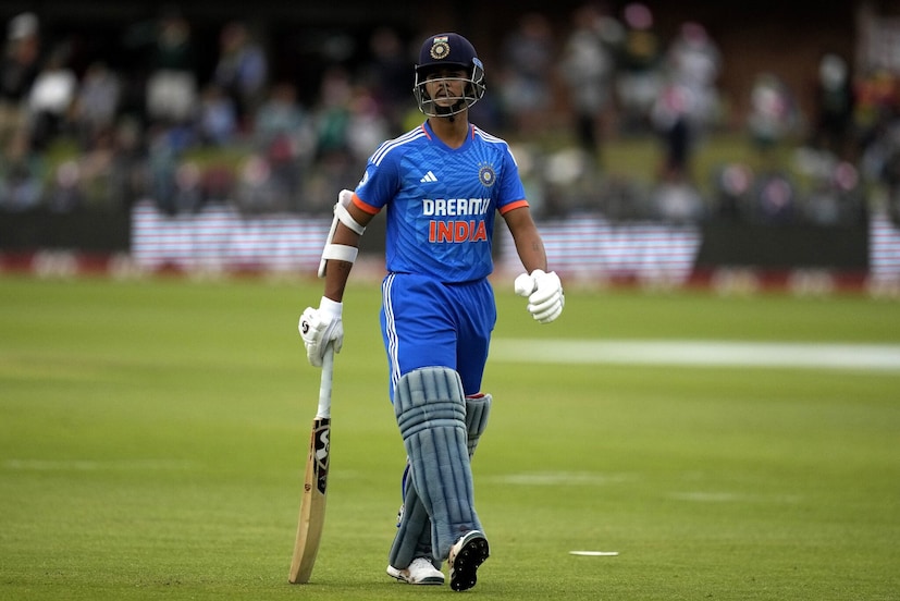 India suffered an early setback with both openers, Yashasvi Jaiswal and Shubman Gill departing for ducks. (Image: AP)